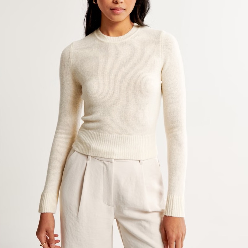 Abercrombie & Fitch Women's Off-White Slim Crew Neck Sweater